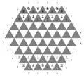 Triangular Chess: Schachbrett mit Ausgangsstellung