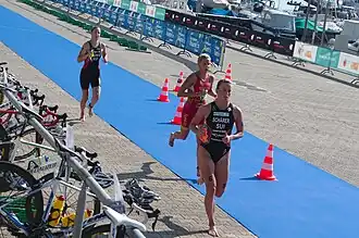 Rahel Küng (links) beim «Triathlon Genève», 2013
