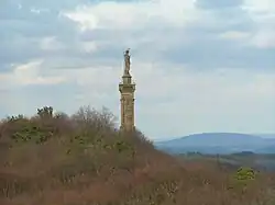 Die Mariensäule überragt den Stadtteil Trier-West.