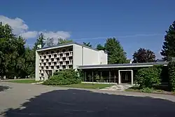 Neue Kapelle (bzw. Aussegnungs- und Trauerhalle) mit Leichenhalle