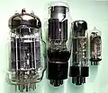 Dritte von links: Triode Typ EC360