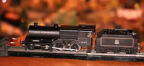 Modell einer Dampflokomotive mit Schlepptender