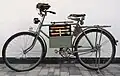 Truppenfahrrad von 1939 mit großem Gepäckträger, Handgranaten-Munitionskiste und Mantelhalter