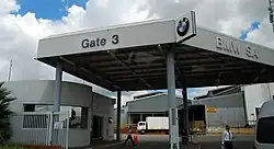 Eingang zum BMW-Werk in Rosslyn