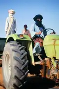 1991: Kel Ajjer-Tuareg unterwegs bei Bauarbeiten