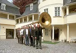 Tuba in gestreckter Form, Markneukirchen