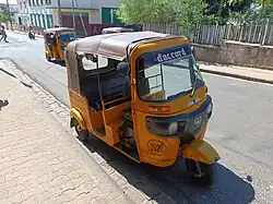 Ein Tuk-Tuk oder Bajaj.