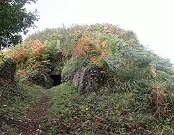 Tumulus von Poulguen – Front- und Rückseite