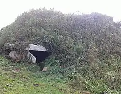 Tumulus von Poulguen – Front- und Rückseite