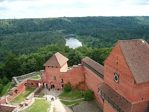 Blick in das Gaujatal vom Turm der Burg Treyden
