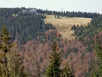 Ansicht des Turbacz mit dem Schutzhaus