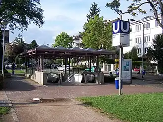 Zugang zum U-Bahnhof