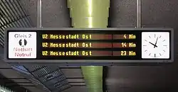 LCD-Zugzielanzeiger am Bahnhof Josephsburg. (2010)