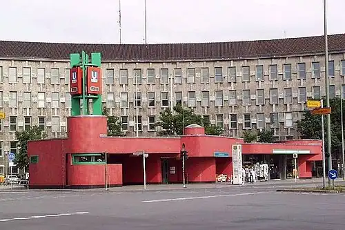 Fehrbelliner Platz, Berlin (1971): Pop-Art-Pavillon als Entgegnung auf nationalsozialistische Dominanzgeste Entwurf: Rainer G. Rümmler