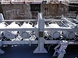 Wasserbomben auf der Cassin Young