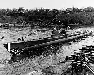 USS Robalo (SS-273) nach dem Stapellauf