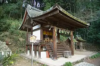 Der Schrein im Kasuga-Stil auf dem Gelände