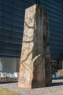 Granit Bleu de Vire (Standort ab 1988) – Kunstmuseum Bochum