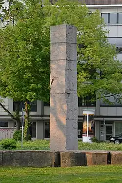 Ulrich Rückriem – Obelisk (1987), aus Dolomitgestein