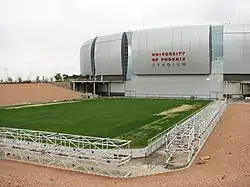 Das Spielfeld außerhalb des Stadions