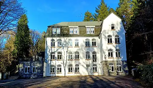 Maria im Tann, Nebengebäude