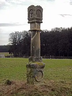 Sandsteinerne Martersäule auf Steinsockel aus dem 17./18.&nbsp;Jahrhundert