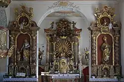 Hochaltar und Seitenaltäre
