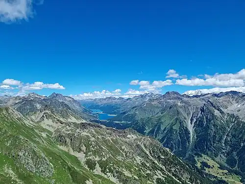 Blick Richtung Oberengadin zum Silsersee und Silvaplanersee.