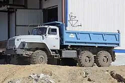 Ural-5557 auf einer Baustelle in Nowy Port, Nordsibirien (2014)