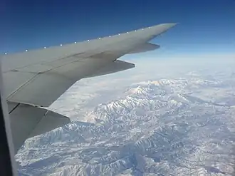 Blick auf die Rocky Mountains in Montana aus einem Flugzeug