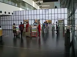 „Textscapes“ an der Bordkartenkontrolle 3