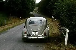 … noch mit schräg stehendem Kennzeichen