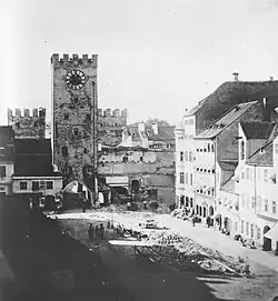 Das Karlstor vor …