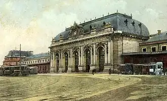 Empfangsgebäude an der Piazza della Repubblica