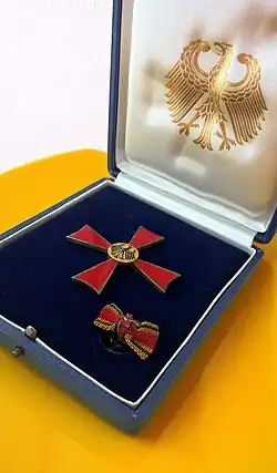 Verdienstkreuz 1. Klasse. Seltene Ausführung von Junker Berlin um 1959