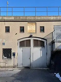 Verladetor mit Gedenktafel von 1942