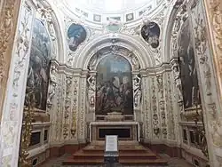 Kapelle Varalli mit den Altarbildern von Turchi, Ottino und Bassetti (von links nach rechts)