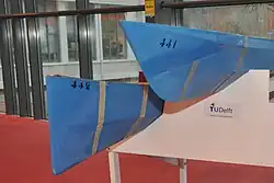 Hydrodynamische Schiffsmodelle eines Axtbugs (442) und einer konventionellen Bugform (441)