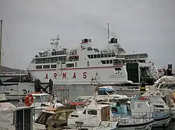 Volcán de Tindaya im Hafen von Playa Blanca auf Lanzarote