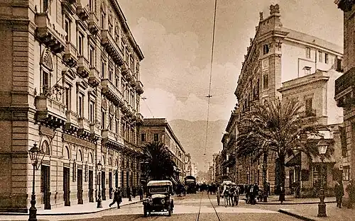 Fertig gestellte Via Roma an der Piazza Due Palme, Blickrichtung Hauptbahnhof