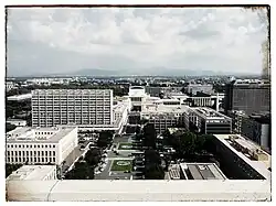 Der Palazzo del Congresso mit der Viale della Civiltà del Lavoro vom Palazzo della Civiltà Italiana aus