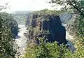 Sambesi-Schluchten unterhalb der Victoria-Fälle mit Victoria Falls Bridge im Hintergrund