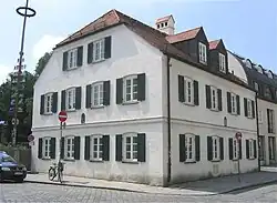 Altschwabinger Bauernanwesen Viereckhof vom Ende des 13.&nbsp;Jh., 1787 barock überarbeitet, in der Feilitzschstraße 26