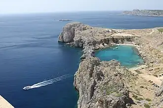 Blick von der Akropolis auf die Paulusbucht