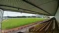 Blick von der Haupttribüne auf das Spielfeld