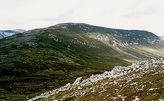 Blick vom Nordwesthang des A’ Mharconaich zum Geal-Chàrn