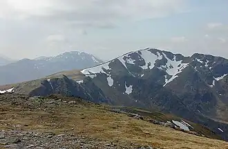 Der Aonach air Chrith, vom östlich benachbarten Druim Shionnach gesehen