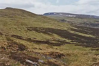 Blick zum Càrn a’ Gheòidh von Nordosten aus der Scharte zwischen The Cairnwell und Càrn Aosda