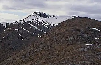 Blick vom benachbarten Meall nan Eun zum Gipfel des Stob Coir’ an Albannaich