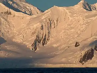 Blick von der Bransfieldstraße auf den Vihren Peak